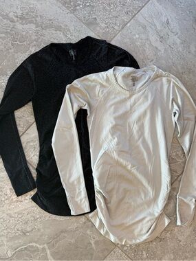 Set of 2 Athleta Sparkle Speedlight Long Sleeve Tops in Black & White, Size XS